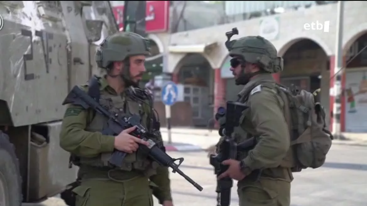 Okupazioa indartzearen alde egin dute Israelgo ultranazionalista sionistek, eta horrek indarkeria ugaritzea eragin du lurralde okupatuetan. Azken 24 orduetan bi kolono hil dituzte tiroz, eta armadak soldaduen zabalkunde berezia jarri du abian errudunak aurkitzeko eta kolonoen mendekuaren beldur.