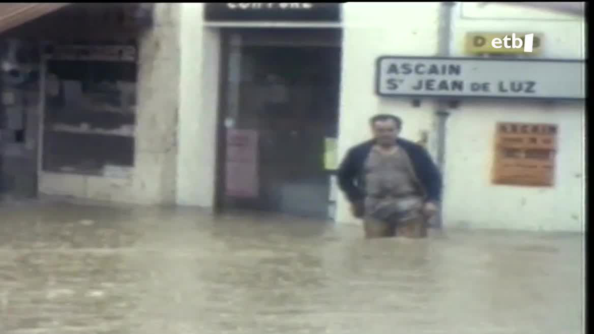 En Sempere, en cuatro horas, el agua subió seis metros y medio. También en Azkaine, Zuraide y Donibane Lohitzune, entre otros, el agua se lo llevó todo. El Gobierno France declaró la zona de catastrófica y ayudó financieramente. Entonces se decidió construir la presa de Lurberria.