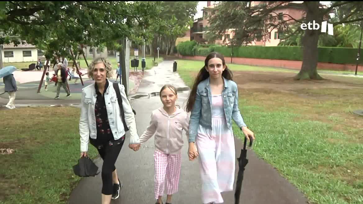 Esta mañana han salido rumbo a Ucrania a bordo de dos autobuses para reencontrarse con sus familias. Esta vez no han podido viajar en avión a causa de la guerra, así que les espera un trayecto de tres días.