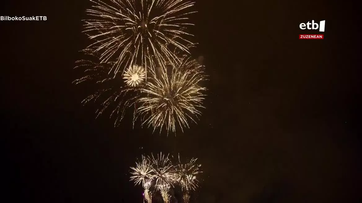 Abuztuaren 24 gauean ikusi ahal izan ziren Fonti pirotekniak eskainitako su artifizialak Bilbon. Hemen ikuskizuna, oso-osorik.