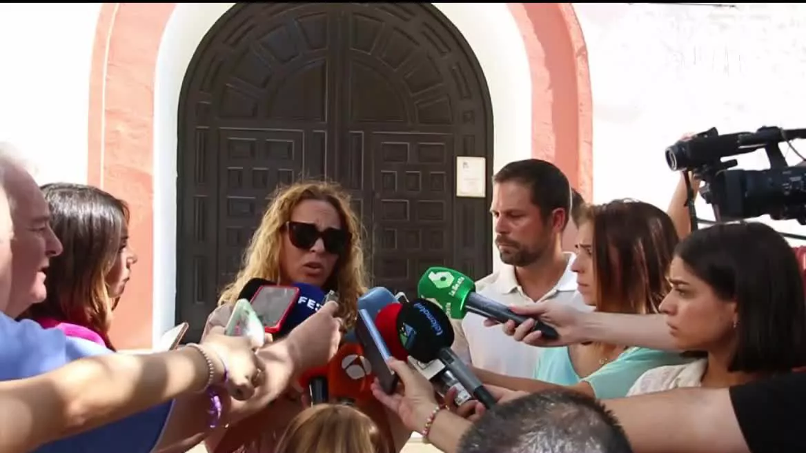 La madre del presidente del RFEF se ha encerrado en una iglesia y ha comenzado una huelga de hambre. Además, una prima de Rubiales ha cargado también contra la futbolista.