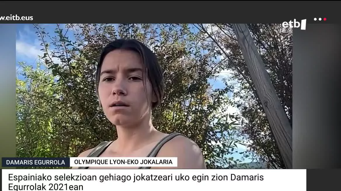 Jorge Vilda, egungo Espainiako hautatzailea, kirol zuzendari postuan zegoen, Egurrolak 20 urtez azpikoetan jokatu zuenean. Gehiago ez sufritzeko hautua egin zuen berak eta, Herbeheretako herritartasuna ere baduenez, hango selekzioarekin jokatzea erabaki zuen.