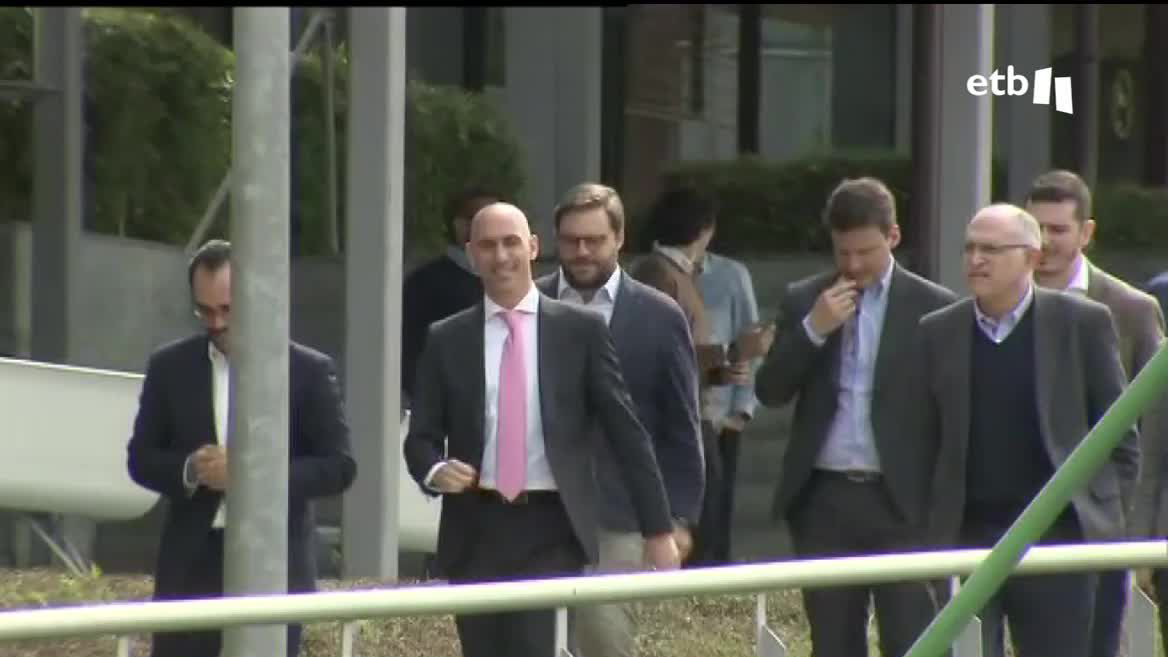 El Tribunal Administrativo del Deporte dictaminó anoche que el comportamiento de Rubiales fue grave, y no muy grave como cabía esperar. Esa decisión le ha cerrado la puerta al Gobierno de España para que pueda suspender de forma temporal al presidente de la Federación.
