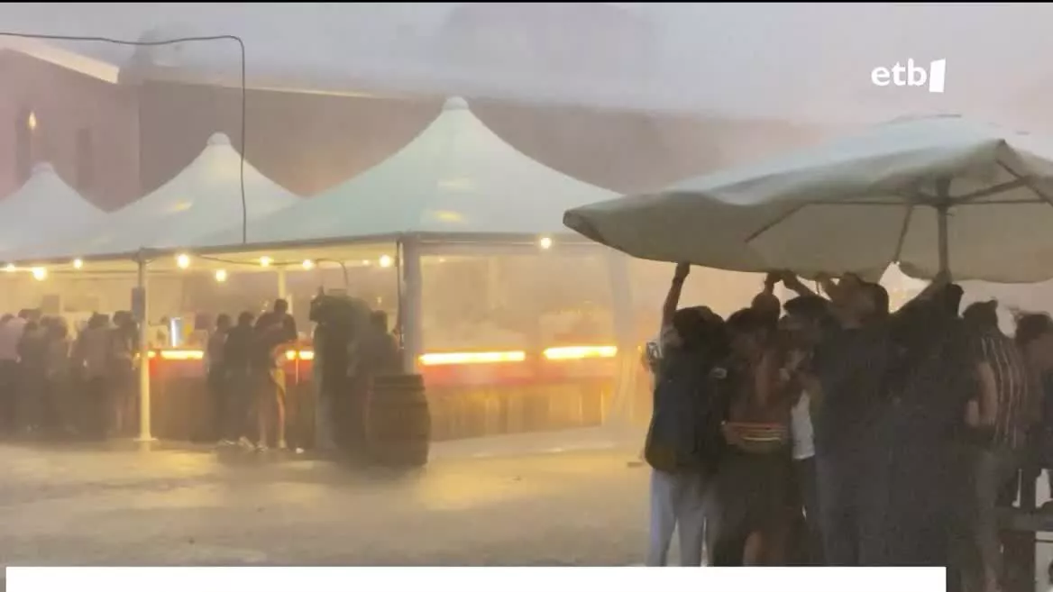 Denboraleak bi hildako utzi ditu Pirineoetan. Gainera, Valentzian tornado txikiak sortu dira itsasoan, eta Logroñon musika jaialdi bat bertan behera utzi behar izan dute euri jasengatik.