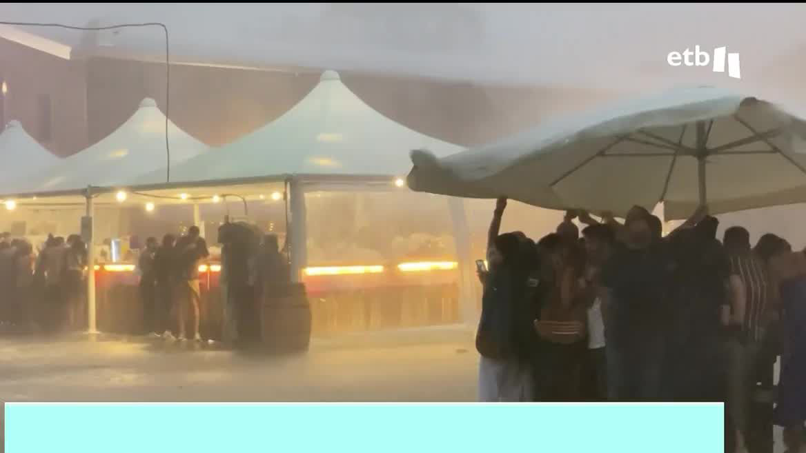El temporal ha dejado dos fallecidos en los Pirineos. Además, en Valencia se han generado pequeños tornados en el mar, y en Logroño se ha tenido que suspender un festival de música por las lluvias torrenciales.
