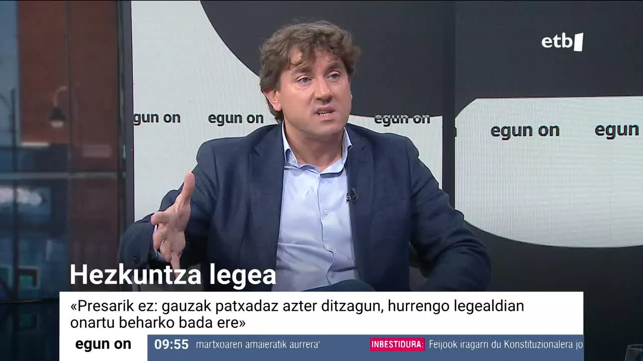 Hizkuntzen aferaz haratago, badira PSE-EEko idazkari nagusiari kezka handiagoa sortzen dioten beste bi kontu: euskal eskola publikoa indartzeko beharra eta ikasleen errendimendua edota ikasgeletako emaitzak hobetzeko premia.