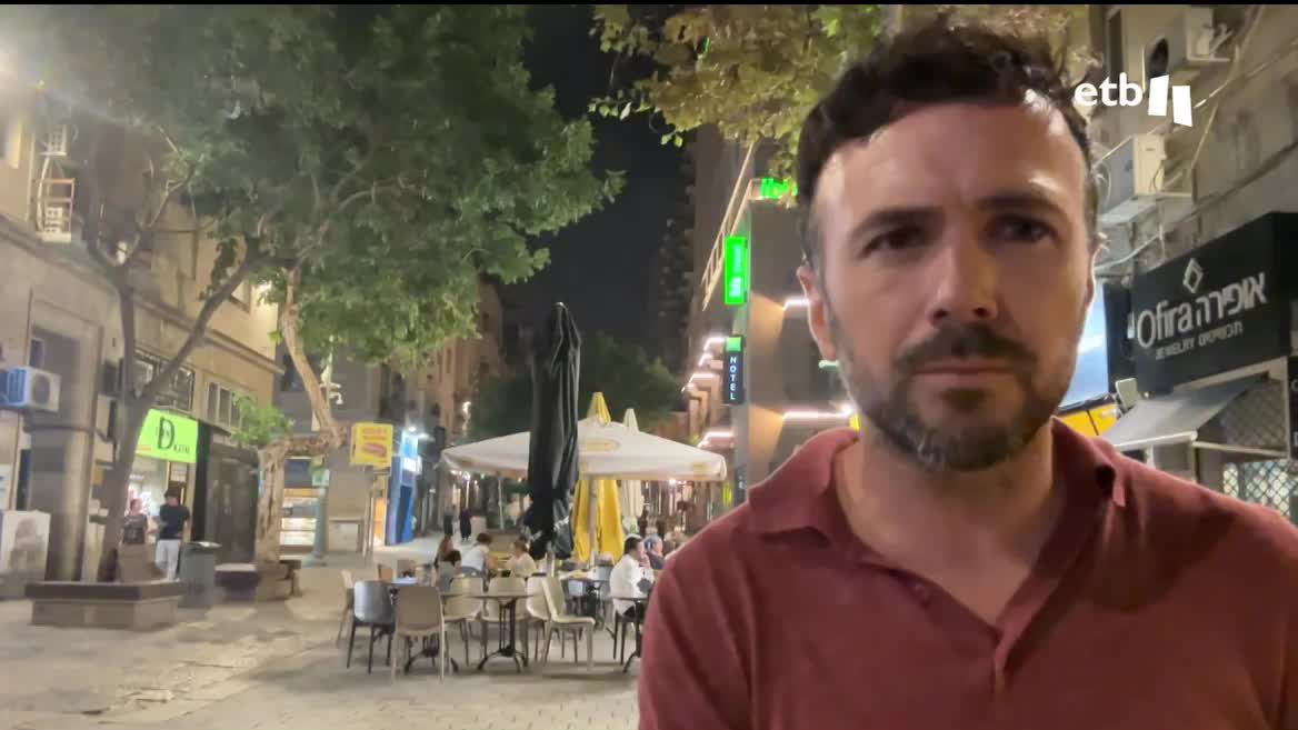 El enviado especial de EITB a Israel recorre las calles de Jerusalén para mostrar cómo viven sus habitantes israelíes y palestinos el estallido de la guerra.
