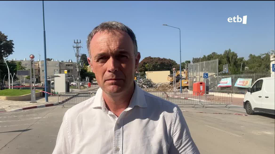 Gerraren seigarren egunean, Israelek Gazako Zerrenda etengabe bonbardatzen jarraitzen du, soldaduak lurrez sartzeko prest dituen bitartean. Osasun sistema kolapsatuta dago Zerrendan.