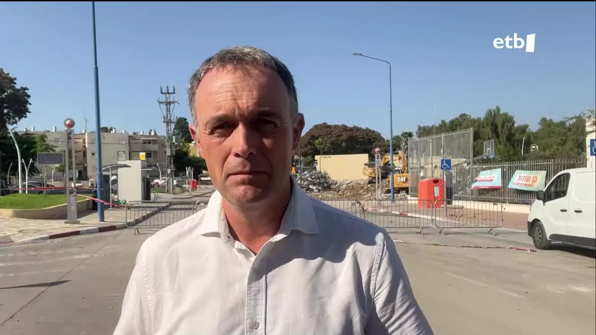 Gerraren seigarren egunean, Israelek Gazako Zerrenda etengabe bonbardatzen jarraitzen du, soldaduak lurrez sartzeko prest dituen bitartean. Osasun sistema kolapsatuta dago Zerrendan.