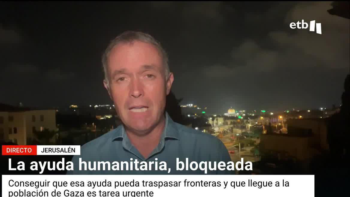 Según cuenta Mikel Ayestaran, corresponsal de EITB en Jerusalén, conseguir que la ayuda humanitaria pueda llegar a la Franja de Gaza es tarea urgente, pero la diplomacia está siendo lenta.