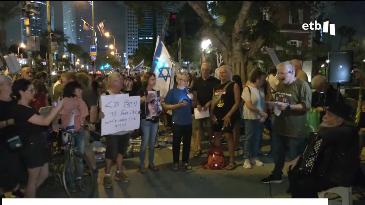 A una semana de la ofensiva de Hamás, hay muchas familias israelíes que no tienen noticias de sus seres queridos. Tres de ellas se han manifestado en Tel Aviv para pedir explicaciones al primer ministro.