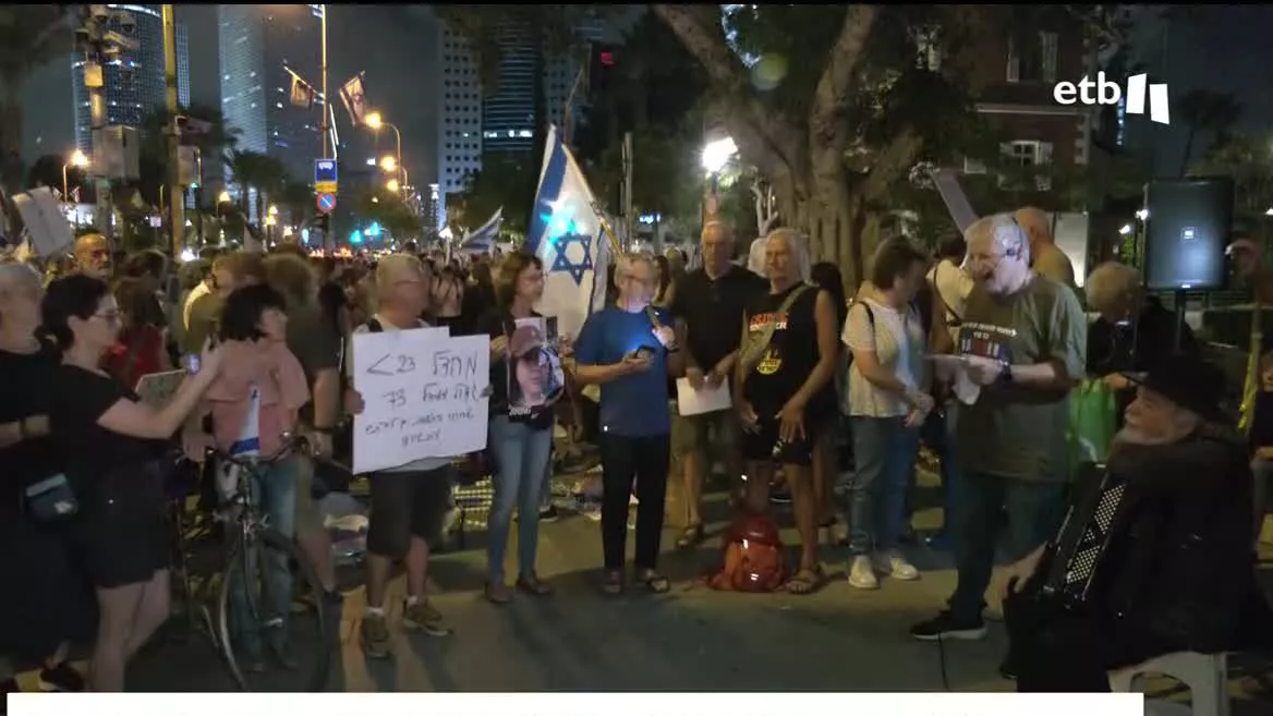 A una semana de la ofensiva de Hamás, hay muchas familias israelíes que no tienen noticias de sus seres queridos. Tres de ellas se han manifestado en Tel Aviv para pedir explicaciones al primer ministro.