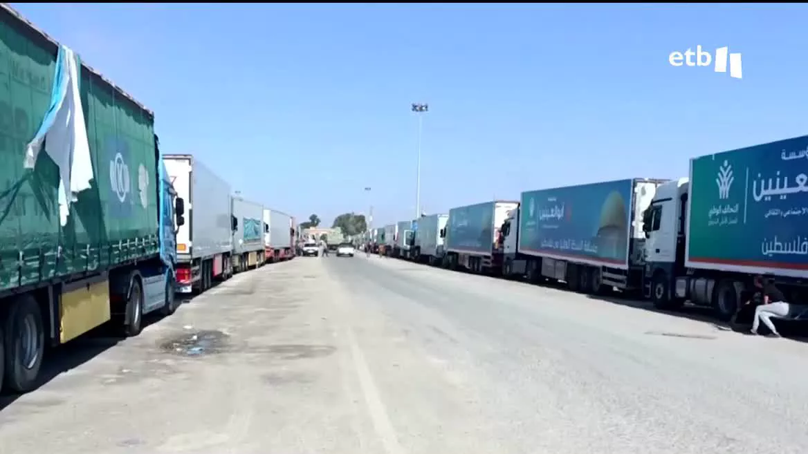 Tras Joe Biden, hoy ha viajado a Israel el primer ministro británico, Rishi Sunak, quien, como ya hiciera el primero, ha expresado su total apoyo a Israel. La diplomacia trabaja y el primer paso será mañana la entrada de 20 camiones a la Franja de Gaza para superar el bloqueo total.
