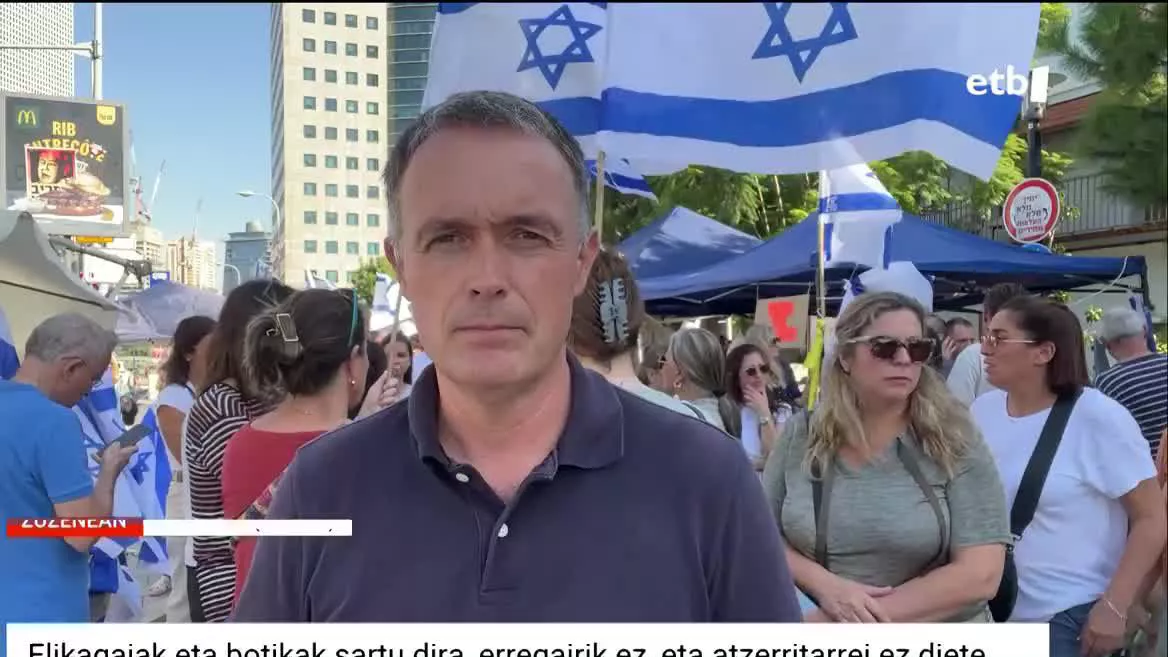 Lehen urratsa besterik ez da, baina sinbolikoa da, erabateko blokeoaren ostean. Hurrengo pausoa Gazan gelditu diren atzerritarrak ateratzea litzateke, baina oraindik ez dago mahai gainean. Gurutze Gorriak erregaia sartzea eskatu du, baina Israelek ez du onartu.