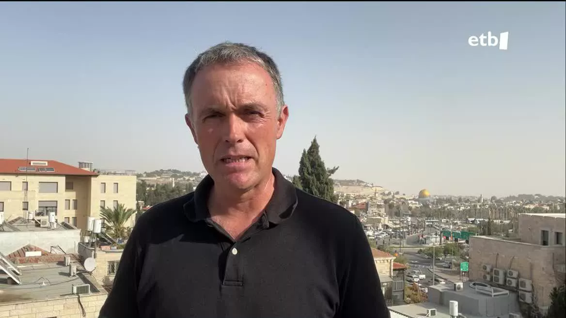 Dozenaka lagun hil ditu azken orduetan, eta iparraldeko herritarrei alde egiteko eskatu die, baina leku segururik ez dago. Rafahko pasabidetik gertu ere bonbardaketak izan dira, eta Zisjordanian egoerak okerrera egin du.