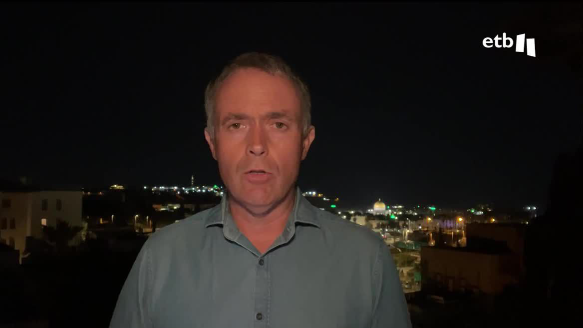 La preocupación aumenta después de que Hamas anunciara que 50 rehenes han muerto por los bombardeos israelíes sobre Gaza. Sus familiares han protestado hoy a las puertas del Ministerio de Defensa para exigir que la invasión de tierra sea emprendida después de que los cautivos sean liberados.