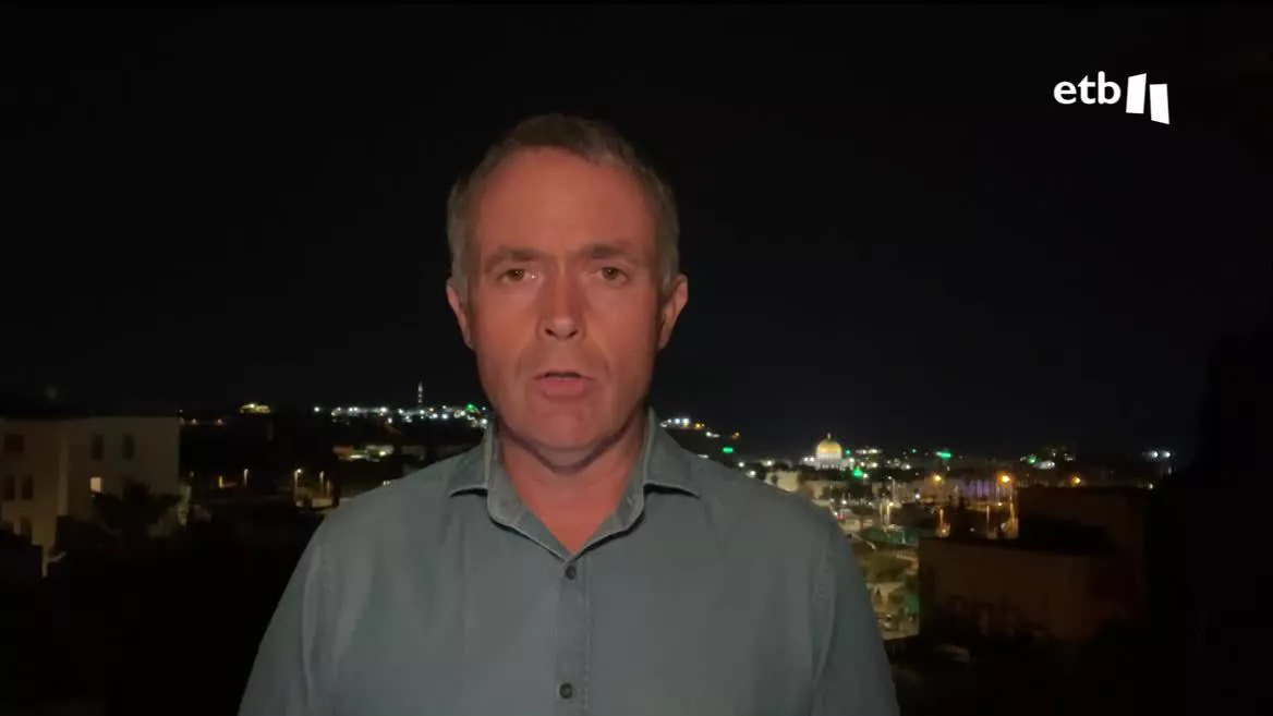 La preocupación aumenta después de que Hamas anunciara que 50 rehenes han muerto por los bombardeos israelíes sobre Gaza. Sus familiares han protestado hoy a las puertas del Ministerio de Defensa para exigir que la invasión de tierra sea emprendida después de que los cautivos sean liberados.