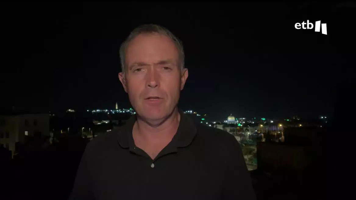 31 periodistas han sido asesinados por Israel en Gaza, entre ellos cuatro periodistas de la cadena pública Palestina TV, con cuyos compañeros ha estado Mikel Ayestaran.  Ahora mismo hay 2000 periodistas acreditados por Israel pero tienen prohibido entrar a Gaza.
