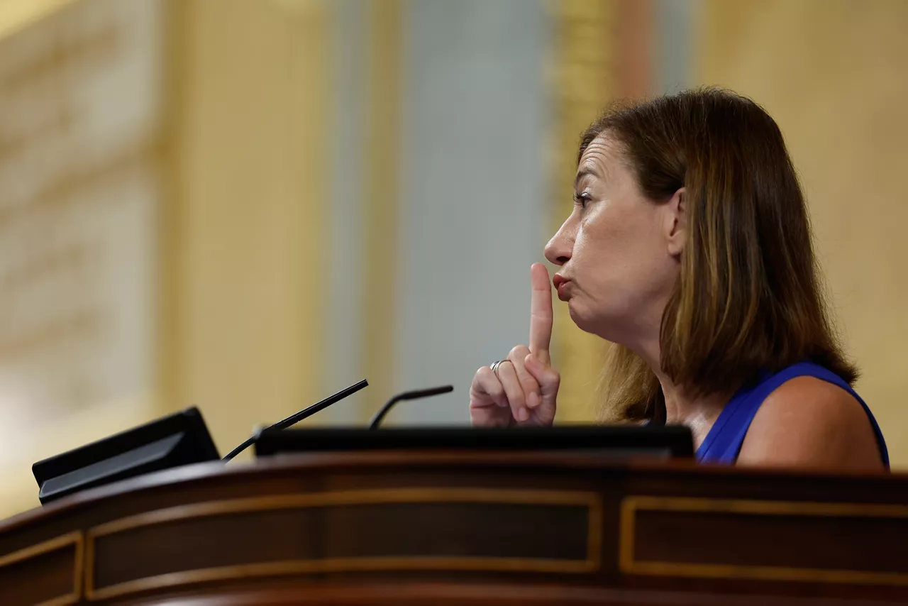 MADRID, 09/07/2025.- La presidenta del Congreso, Francina Armengol, pide silencio durante el pleno del Congreso de los Diputados este miércoles. EFE/Mariscal
