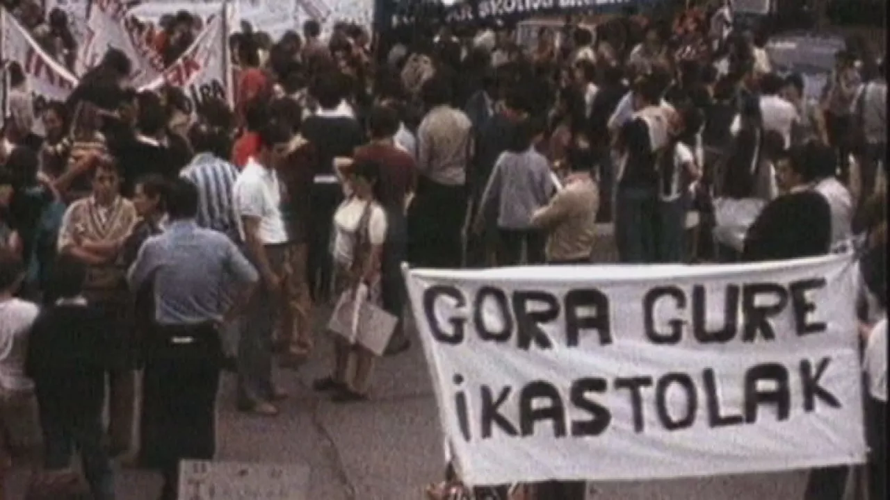 Frankismoa garai iluna izan zen euskararentzat, debeku eta jazarpen urteak izan ziren eta