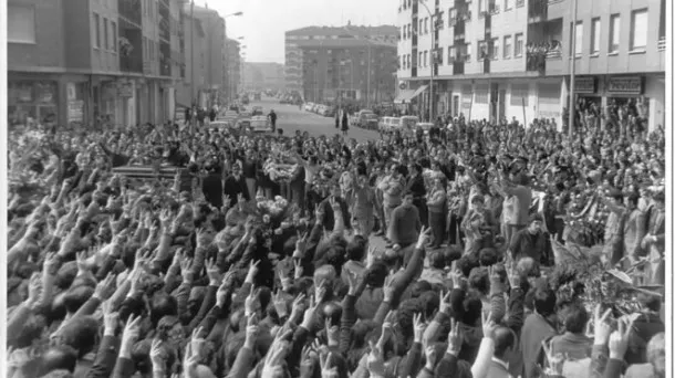 1976ko martxoaren 3an hildakoen hiletaren artxiboko argazkia