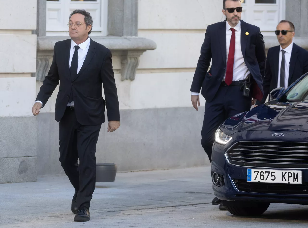 El fiscal General del Estado, Álvaro García Ortiz, durante la primera jornada del juicio al fiscal general del Estado, Álvaro García Ortiz, en el Tribunal Supremo, a 3 de noviembre de 2025, en Madrid (España). García Ortiz está acusado de un presunto delito de revelación de secretos contra Alberto González Amador, pareja de la presidenta madrileña, Isabel Díaz Ayuso.



Eduardo Parra / Europa Press

03/11/2025