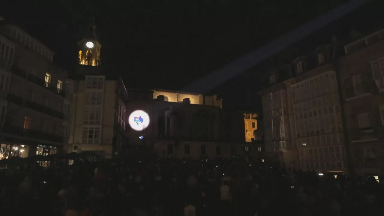 Radio Vitoria repasa sus 90 años con un emotivo espectáculo audiovisual de luz y sonido