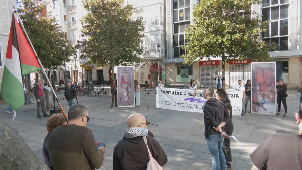 ELAk eta Ernaik elkarretaratzea egin dute Gasteizen, faxisten presentziagatik protesta egiteko