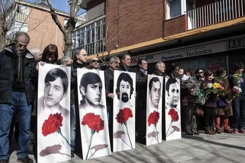 Homenaje a las víctimas del 3 de marzo de 1976, en Vitoria-Gasteiz. Imagen de archivo. EFE.