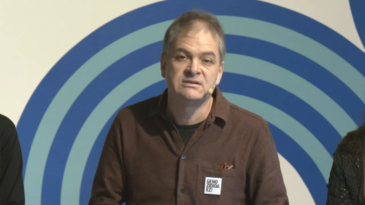 Beñat Gaztelurrutia Durangoko Azokaren 60. edizioaren egitarauaren aurkezpenean. 