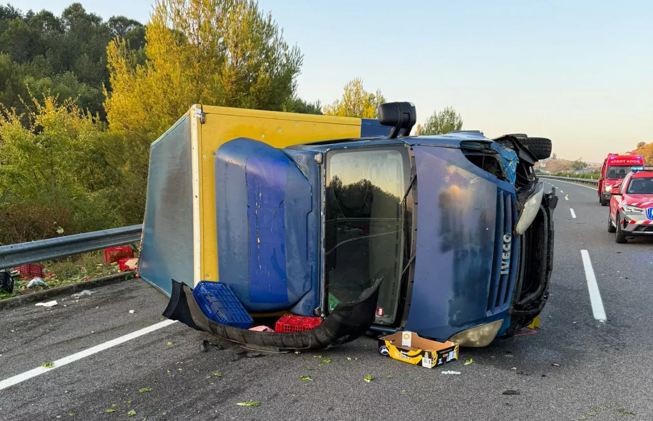 Cinco personas heridas en una colisión entre un camión y un turismo en Genduláin
