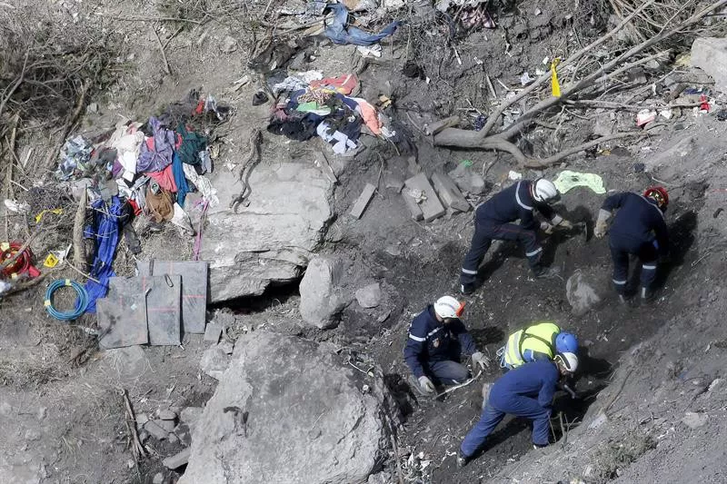 Equipos de rescata en el lugar de la tragedia. EFE.