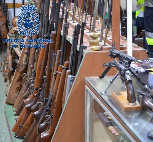 Algunas de las armas incautadas el jueves en Getxo. Foto: Ministerio del Interior
