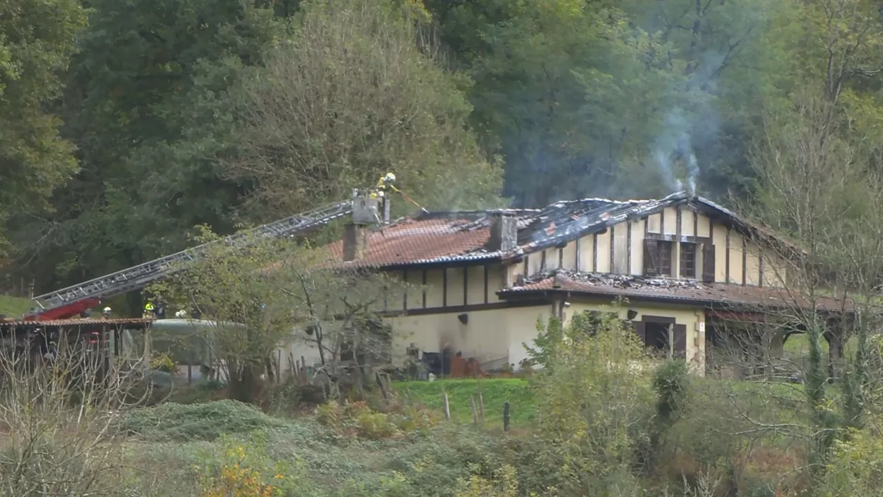 Desalojadas tres personas por un incendio en una vivienda de Gordexola