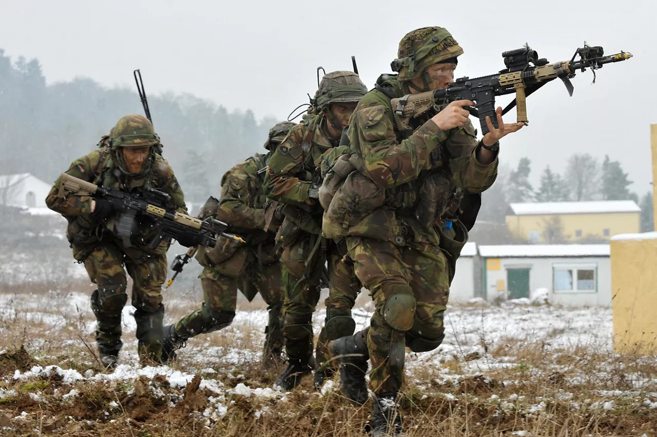 (Foto de ARCHIVO)

Jan. 20, 2015 - Grafenwoehr, Bavaria, Germany - Dutch soldiers during NATO exercise Allied Spirit at the U.S. Army Joint Multinational Readiness Center January 20, 2015 in Hohenfels, Germany. The exercise involves more than 2,000 soldiers from Canada, Hungary, Netherlands, U.K. and the U.S.



Europa Press/Contacto/Markus Rauchenberger

20/1/2015