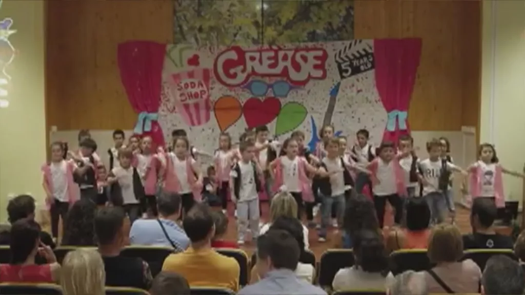 Begoñazpiko umeak 'Grease' dantzetan