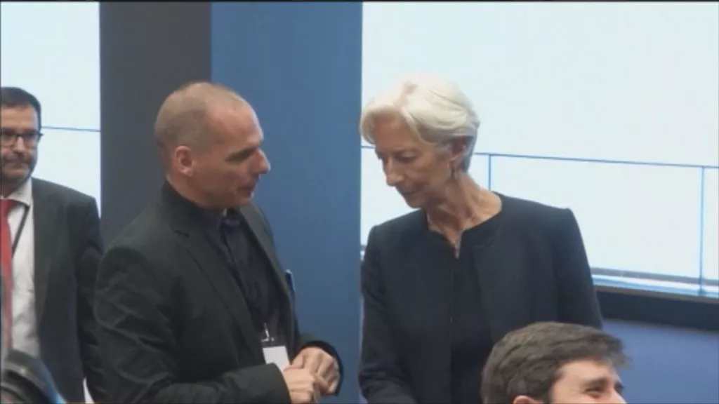 Miles de griegos se manifestaron ayer a favor del Gobierno y en contra austeridad. EFE.