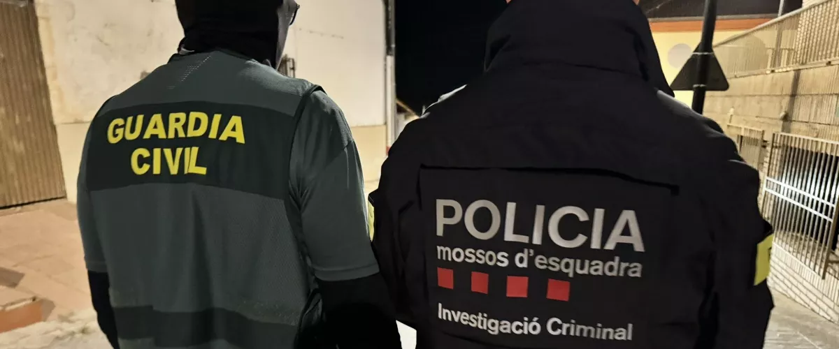 (Foto de ARCHIVO)

Agentes de la Guardia Civil y de los Mossos d'Esquadra



REMITIDA / HANDOUT por MOSSOS D'ESQUADRA

Fotografía remitida a medios de comunicación exclusivamente para ilustrar la noticia a la que hace referencia la imagen, y citando la procedencia de la imagen en la firma

24/9/2024
