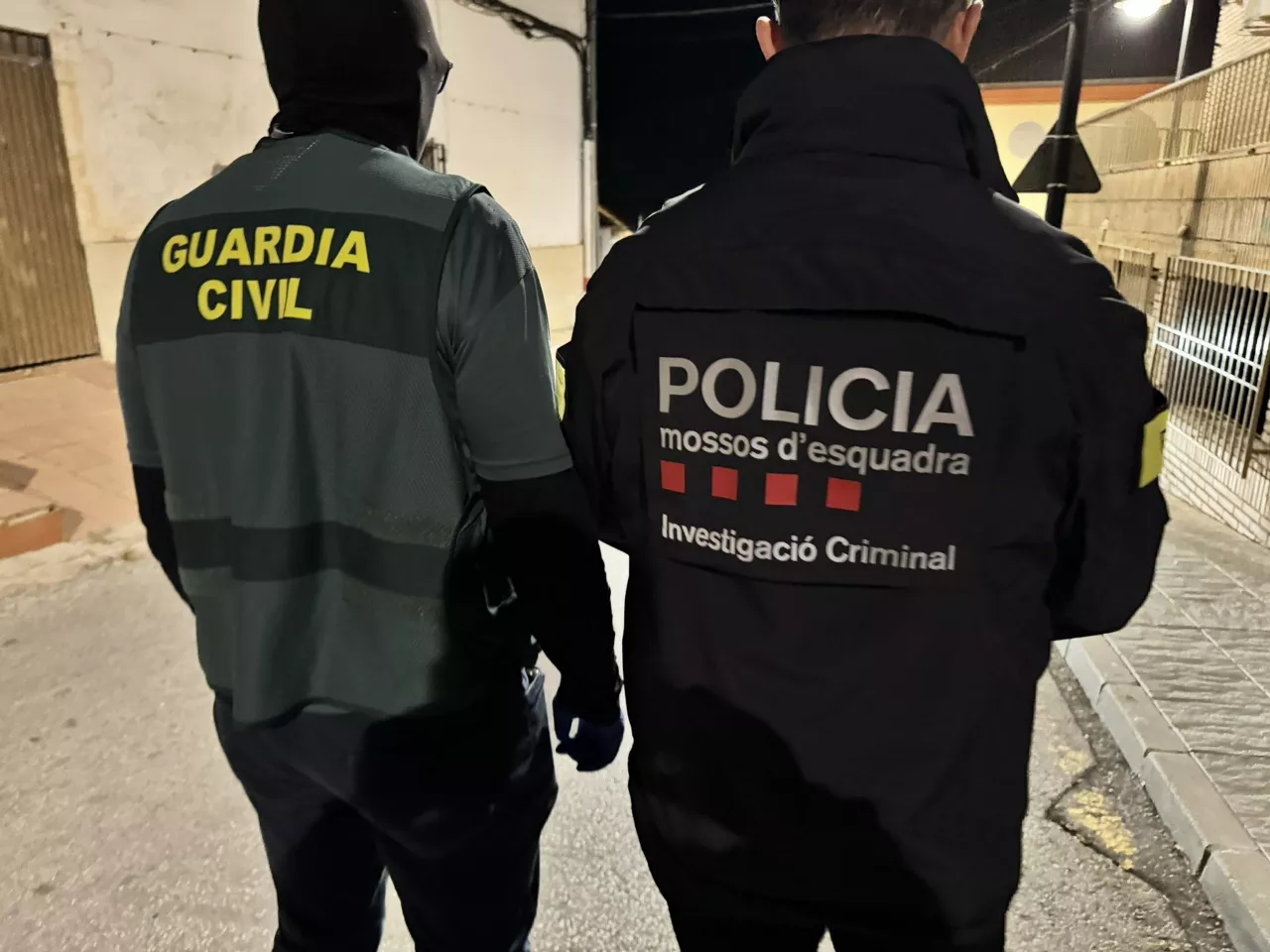 (Foto de ARCHIVO)

Agentes de la Guardia Civil y de los Mossos d'Esquadra



REMITIDA / HANDOUT por MOSSOS D'ESQUADRA

Fotografía remitida a medios de comunicación exclusivamente para ilustrar la noticia a la que hace referencia la imagen, y citando la procedencia de la imagen en la firma

24/9/2024