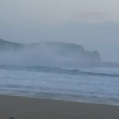 La borrasca Benjamín deja olas superiores a cinco metros de altura en la costa vasca