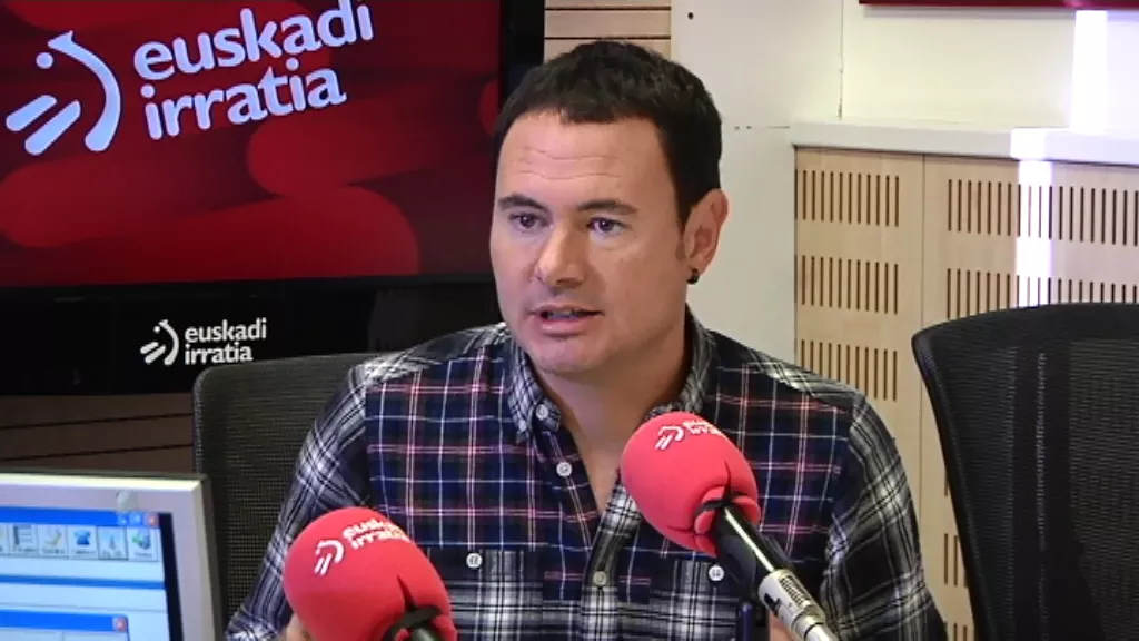 Hasier Arraiz EH Bilduko bozeramailea Euskadi Irratian. Argazkia: EiTB