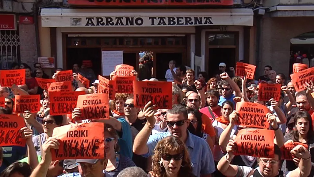 Herriko tabernak protesta Arrano Zarautz EITB