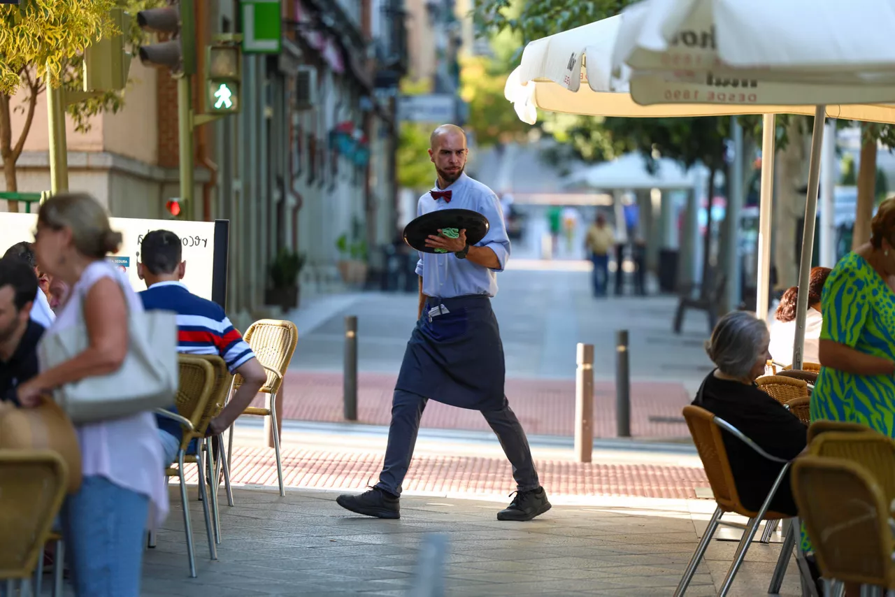 La directora de Empleo del Gobierno Vasco, Arantza Martínez Tobalina, ha valorado que la evolución del desempleo en Euskadi en julio, "condicionada por factores estacionales y coyunturales", continúa siendo "claramente positiva por décimo mes consecutivo" en términos interanuales, pese al "ligero repunte" de la cifra de parados respecto a junio.