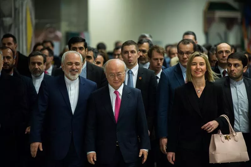 Mohammad Javad Zarif, Yukiya Amano (EANE) eta Federica Mogherini. EFE