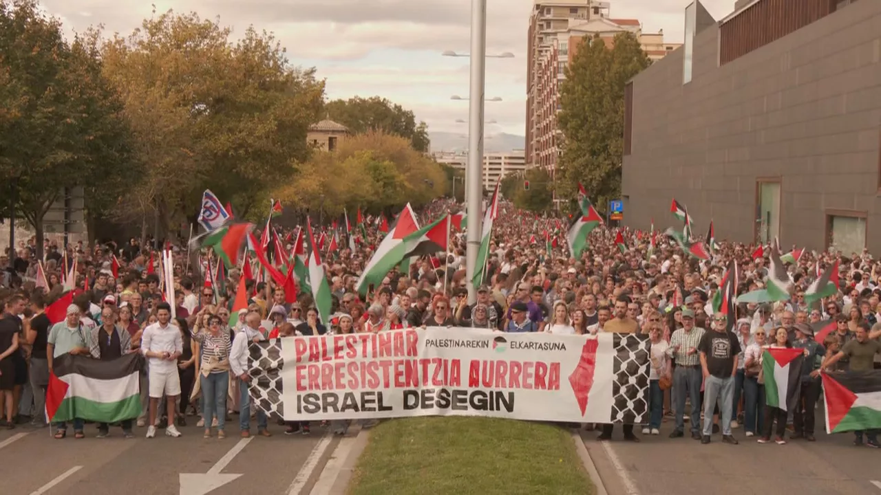Miles de personas inundan Pamplona para solidarizarse con el pueblo palestino
