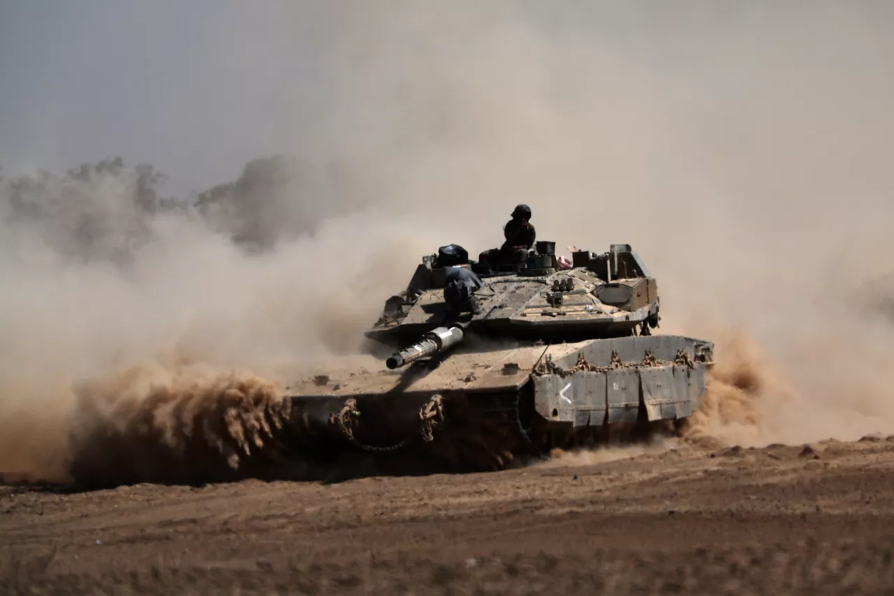 No Location (Israel), 19/08/2025.- Israeli tanks deployed along the Israel-Gaza border in southern Israel, 19 August 2025. EFE/EPA/ATEF SAFADI
