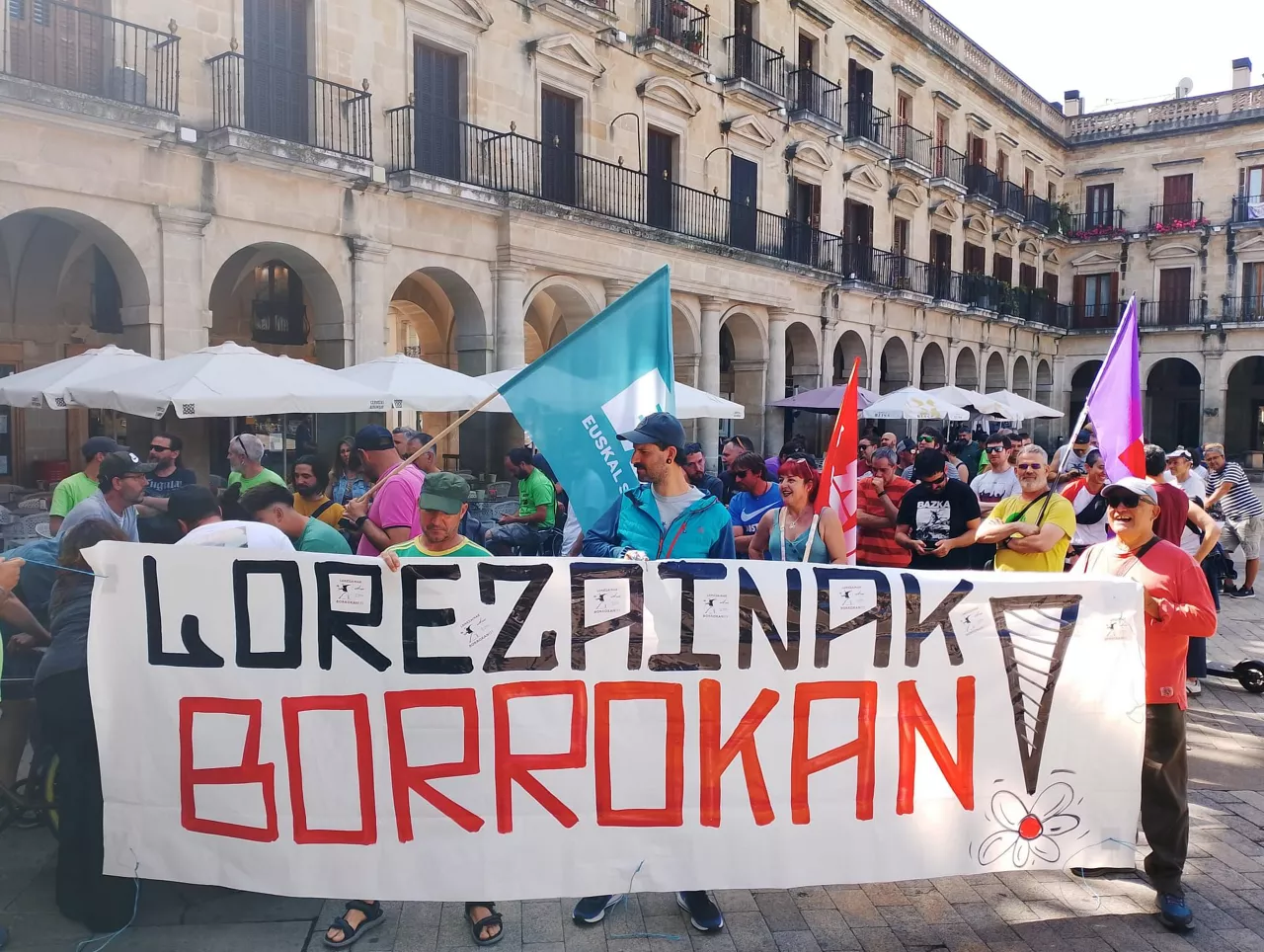 Protesta de los trabajadores de Enviser en Vitoria-Gasteiz. Imagen: LAB