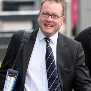 John Larkin Ipar Irlandako fiskalburua.