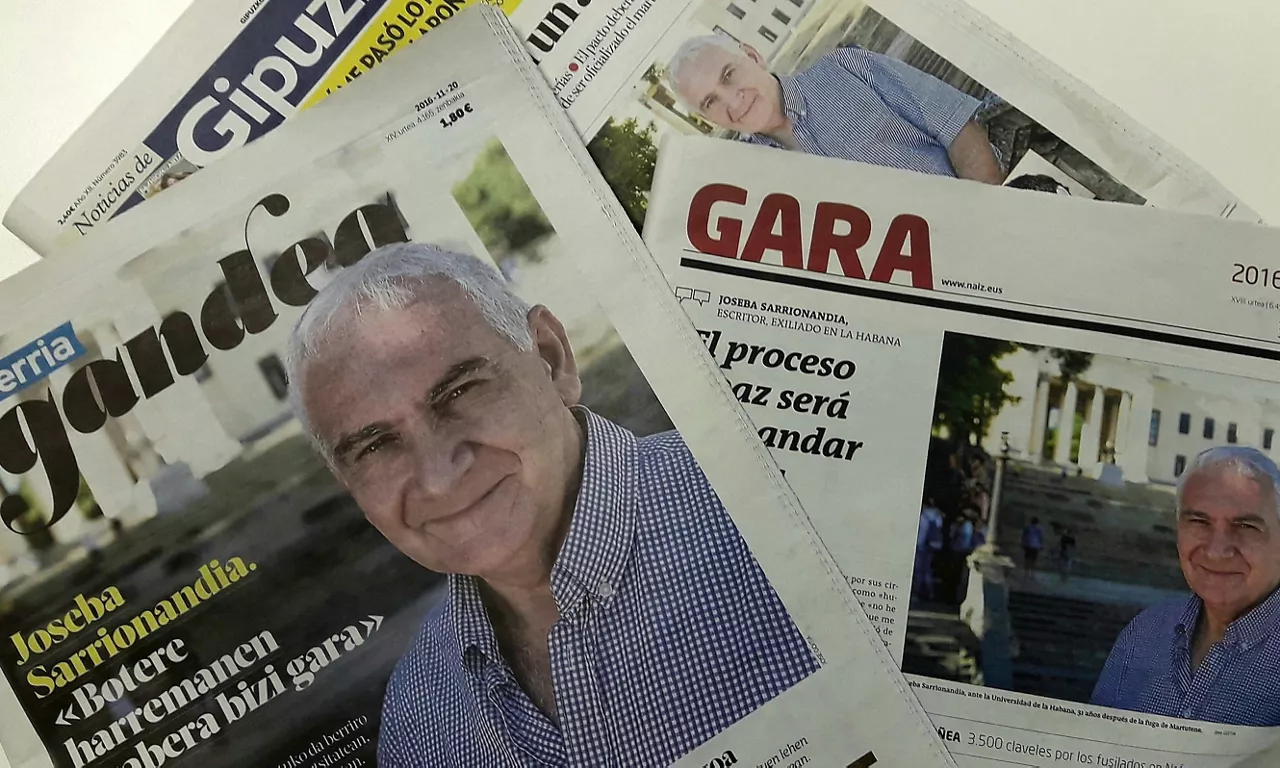 Joseba Sarrionandiaren elkarrizketa, hainbat komunikabidetako azaletan. EITB