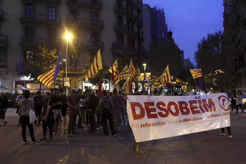 Protestas ayer en Cataluña por la suspensión de la consulta. Foto:EFE